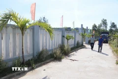 Con đường vào nhà văn hóa thôn Tuyết Diêm 3 được mở rộng nhờ ông Binh hiến đất. (Ảnh: Đinh Hương/TTXVN)