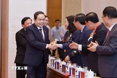 Chủ tịch Quốc hội Trần Thanh Mẫn với đại biểu. (Ảnh: Doãn Tấn/TTXVN)