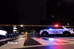 Hiện trường vụ nổ súng bên ngoài bảo tàng Do Thái ở Washington D.C., ngày 22/5/2025. (Nguồn: THX/TTXVN)