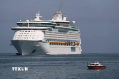 Tàu khách du lịch cỡ lớn vào cập cảng trong ngày khánh thành Bến số 1, cảng Chân Mây (Thừa Thiên-Huế). (Ảnh: Quốc Việt/TTXVN)