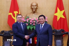 Giáo sư, tiến sỹ Nguyễn Xuân Thắng tiếp đồng chí Vladimir Vladimirovich Yakushev, Phó Chủ tịch thứ nhất Hội đồng liên bang Quốc hội Nga. (Ảnh: Văn Điệp/TTXVN)