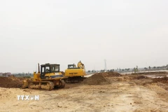 Các nhà thầu đẩy nhanh tiến độ thi công dự án đường Vành đai 4 trên địa bàn thị xã Quế Võ, tỉnh Bắc Ninh. (Ảnh tư liệu: Thanh Thương/TTXVN)