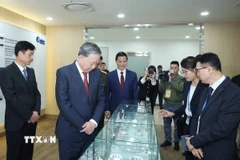 Tổng Bí thư Tô Lâm thăm Công ty trách nhiệm hữu hạn Amkor Technology Việt Nam (vốn Hàn Quốc) tại Khu Công nghiệp Yên Phong II-C, tỉnh Bắc Ninh. (Ảnh: Thống Nhất/TTXVN)