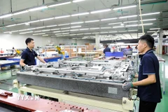 Hoạt động sản xuất tại Công ty cổ phần Huyndai Aluminum Vina (vốn Hàn Quốc) tại Khu Công nghiệp Phố Nối A, Hưng Yên. (Ảnh Mạnh Khánh/TTXVN)