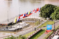 Quốc kỳ các nước ASEAN. (Ảnh: Xuân Khu/TTXVN)