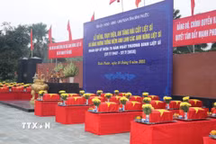 Tỉnh Bình Phước truy điệu, an táng hài cốt liệt sỹ và dâng hương tưởng niệm anh linh các anh hùng liệt sỹ. (Ảnh: Nhật Bình/TTXVN)