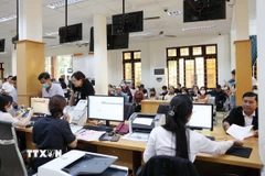 Ủy ban Nhân dân phường Buôn Ma Thuột (mới), tỉnh Đắk Lắk vận hành thử nghiệm Trung tâm phục vụ hành chính công cấp xã nhằm giải quyết thủ tục hành chính liên tục cho người dân và doanh nghiệp. (Ảnh: Hoài Thu/TTXVN)