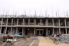 Một công trình trường học nội trú liên cấp. (Ảnh: Khiếu Tư/TTXVN)