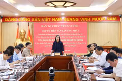 Đồng chí Bùi Thị Quỳnh Vân, Ủy viên Trung ương Đảng, Phó Trưởng Ban Tổ chức Trung ương phát biểu chỉ đạo cuộc họp. (Ảnh: Phương Hoa/TTXVN)