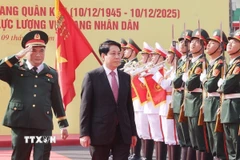 Chủ tịch nước Lương Cường duyệt đội danh dự. (Ảnh: Lâm Khánh/TTXVN)