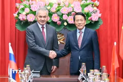Đại tướng Lương Tam Quang, Bộ trưởng Bộ Công an Việt Nam với Thư ký Hội đồng An ninh Liên bang Nga Sergei Shoigu. (Ảnh: Phạm Kiên/TTXVN)