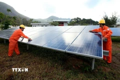 Nhà máy điện mặt trời đầu tiên tại Côn Đảo (Bà Rịa-Vũng Tàu). (Ảnh: Ngọc Hà/ TTXVN)