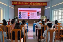 Học viên tham gia Lớp bồi dưỡng nâng cao năng lực, xử lý tình huống thực tiễn đối với đội ngũ cán bộ cơ sở ở điểm đầu cầu Thành phố Hồ Chí Minh. (Ảnh: Hữu Duyên/TTXVN)
