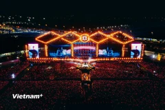 Vingroup tổ chức chuỗi siêu nhạc hội 8Wonder nhằm kiến tạo các sự kiện âm nhạc quốc tế đẳng cấp tại Việt Nam. Sân khấu hoành tráng của 8Wonder cũng khẳng định sự đầu tư nghiêm túc của Vingroup để đưa Việt Nam trở thành điểm đến văn hóa khu vực.