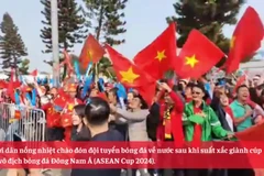 Người hâm mộ đón đội tuyển Việt Nam rước cúp vô địch ASEAN Cup 2024