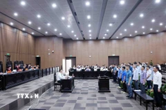 Ngành Nội chính Đảng, nhất là Ban Nội chính Trung ương - Cơ quan Thường trực của Ban Chỉ đạo Trung ương về phòng, chống tham nhũng trở thành chỗ dựa tin cậy vững chắc của Đảng trong tham mưu xây dựng đường lối, chính sách để không ai có thể tham nhũng; tham mưu, định hướng chỉ đạo giải quyết, xử lý, truy tố, điều tra, xét xử các vụ việc, vụ án lớn, phức tạp được dư luận xã hội đặc biệt quan tâm Trong ảnh: Phiên tòa xét xử 29 bị cáo trong vụ án “Vi phạm quy định về đấu thầu gây hậu quả nghiêm trọng”, “Lợi dụng chức vụ, quyền hạn trong khi thi hành công vụ”, “Lợi dụng chức vụ, quyền hạn gây ảnh hưởng đối với người khác để trục lợi” xảy ra tại Công ty Cổ phần Tập đoàn Thuận An (Tập đoàn Thuận An). (Ảnh: Phạm Kiên/TTXVN)
