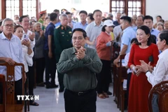 Thủ tướng Phạm Minh Chính đến dự Ngày hội Đại đoàn kết toàn dân tộc tại Khu dân cư Thắng Kiên, xã Đề Gi (Gia Lai). (Ảnh: Dương Giang/TTXVN)