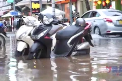 Cần Thơ: Đời sống sinh hoạt người dân đảo lộn vì triều cường cao gần kỷ lục 