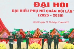 Đại tướng Phan Văn Giang chúc mừng Đại hội. (Ảnh: Trọng Đức/TTXVN)