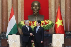 Chủ tịch nước Lương Cường tiếp Chủ tịch Quốc hội Hungary Kover Laszlo. (Ảnh: Lâm Khánh/TTXVN)