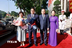 Chủ tịch Quốc hội Trần Thanh Mẫn và Phu nhân chủ trì lễ đón Chủ tịch Quốc hội Đại Hàn Dân Quốc Woo Won Shik và Phu nhân thăm chính thức Việt Nam. (Ảnh: Doãn Tấn/TTXVN)