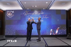 Đại diện Tập đoàn Deks Air quốc tế và Ethiopian Airlines tại lễ ký. (Nguồn: TTXVN)