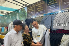 Gian hàng của Hợp tác xã may làng nghề Vân Từ (Phú Xuyên, Hà Nội). (Nguồn: PV/Vietnam+)