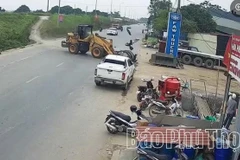 Hiện trường vụ tai nạn giao thông nghiêm trọng xảy ra trên Quốc lộ 32, đoạn qua xã Tam Nông, tỉnh Phú Thọ. (Nguồn: Báo Phú Thọ)