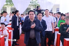 Thủ tướng Phạm Minh Chính đến dự Lễ khởi công tại điểm Trường nội trú liên cấp Tiểu học và Trung học cơ sở xã Yên Khương, Thanh Hóa. (Ảnh: Dương Giang/TTXVN)