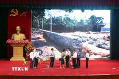 Một tiết mục thi tìm hiểu pháp luật. (Nguồn: TTXVN)