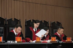 Thành viên Ủy ban thẩm phán Tòa án nhân dân thành phố Hà Nội phát biểu tại phiên tòa giám đốc thẩm chiều 30/9/2025 - phiên tòa giám đốc thẩm đầu tiên của Tòa án Nhân dân thành phố Hà Nội sau Nghị quyết 81. (Ảnh: Kim Anh/TTXVN)