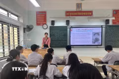 Một tiết học của thầy và trò Trường Trung học Cơ sở Tam Đảo. (Ảnh: Nguyễn Thảo/TTXVN)