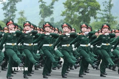 Khối nữ quân y tham gia hợp luyện. (Ảnh: Trọng Đức/TTXVN)