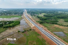 Dự án hoàn thành sẽ rút ngắn thời gian di chuyển từ Quảng Ngãi đến Gia Lai, giảm tải về áp lực giao thông cho Quốc lộ 1. (Ảnh: Quốc Khánh/TTXVN)