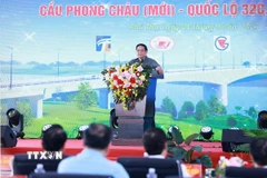 Thủ tướng Phạm Minh Chính phát biểu tại lễ khánh thành cầu Phong Châu mới - Quốc lộ 32C. (Ảnh: Dương Giang/TTXVN)