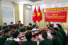 Đoàn công tác tiến hành kiểm tra tại Trạm Biên phòng Cửa khẩu cảng Vũng Tàu. (Ảnh: TTXVN phát)