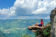 Toàn cảnh khu vực mỏm đá tử thần ở Công viên Địa chất Đồng Văn. (Ảnh: Sophiaplx)