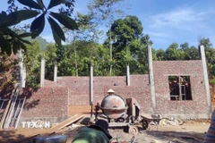 Xóa nhà tạm, nhà dột nát tại xã Thu Cúc, tỉnh Phú Thọ, (Ảnh: Tạ Toàn/TTXVN)