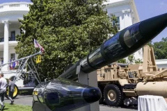 Hệ thống phòng thủ tên lửa đạn đạo tầm cao giai đoạn cuối (THAAD) của Mỹ được trưng bày trong buổi giới thiệu sản phẩm năm 2019, tại Washington. (Nguồn: AP)