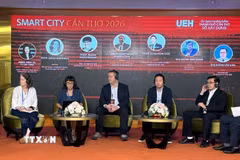 Phiên tọa đàm với chủ đề: "Định hình chiến lược phát triển đô thị thông minh thành phố Cần Thơ". (Ảnh: Nguyễn Văn Việt/TTXVN)