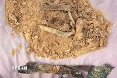 Hài cốt liệt sỹ được phát hiện tại xã Hiếu Giang, tỉnh Quảng Trị. (Ảnh: TTXVN phát)