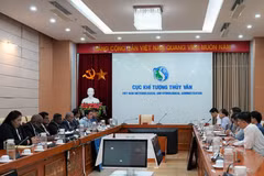 Quang cảnh buổi làm việc giữa Cục Khí tượng Thủy văn, Bộ Nông nghiệp và Môi trường Việt Nam và Bộ Nông nghiệp, Chăn nuôi, Đất đai và Thủy lợi cùng Cục Khí tượng Sri Lanka. (Nguồn: Cục Khí tượng Thủy văn)