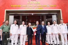 Chủ tịch Quốc hội Trần Thanh Mẫn dự Lễ kỷ niệm 70 năm Ngày truyền thống lực lượng Cảnh sát kinh tế. (Ảnh: Doãn Tấn/TTXVN)