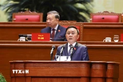 Đồng chí Trần Cẩm Tú, Ủy viên Bộ Chính trị, Thường trực Ban Bí thư tuyên bố lý do, khai mạc phiên họp trù bị Đại hội XIV của Đảng. (Ảnh: TTXVN)