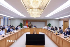 Phó Thủ tướng Trần Hồng Hà chủ trì họp nghe báo cáo về việc phê duyệt tổng hạn ngạch phát thải khí nhà kính cho năm 2025-2026. (Ảnh: Văn Điệp/TTXVN)