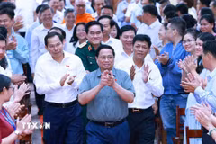 Thủ tướng Phạm Minh Chính đến buổi tiếp xúc cử tri thành phố Cần Thơ. (Ảnh: Dương Giang/TTXVN)