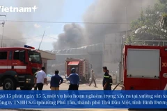 Hỏa hoạn nghiêm trọng tại xưởng sản xuất mút xốp ở Bình Dương