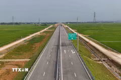 Một vị trí trên cao tốc Bắc- Nam, đoạn Hàm Nghi-Vũng Áng. (Ảnh: Hữu Quyết/TTXVN)