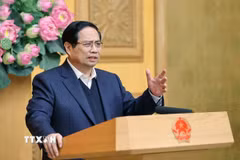 Thủ tướng Phạm Minh Chính chủ trì cuộc họp về xây dựng nhà cho nhân dân bị thiệt hại do bão lũ. (Ảnh: Dương Giang/TTXVN)