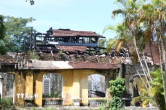 Nhà học hữu thuộc Di tích Quốc Tử Giám, thành phố Huế đã xuống cấp, hư hỏng nghiêm trọng. (Ảnh: Nguyên Lý/TTXVN)